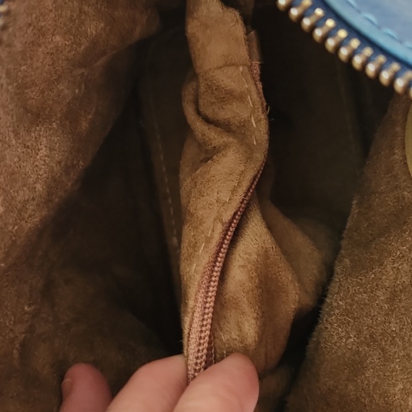 Pratesi Firenze blue fine Italian leather Crossbody. EUC. Apx 7 x 6.5 x 3. - Picture 4 of 6